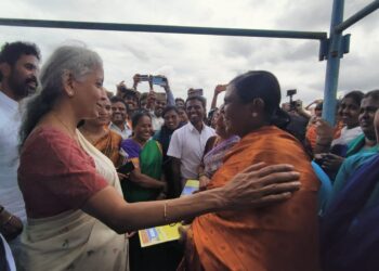 ಕೆರೆ ಕಾಮಗಾರಿ ಕಳಪೆ; ಕೋಲಾರ ಅಧಿಕಾರಿಗಳ ಬೆವರಿಳಿಸಿದ ನಿರ್ಮಲಾ ಸೀತಾರಾಮನ್
