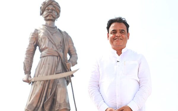 ಬದುಕಿನ ಸಾರ್ಥಕತೆ ಹೆಚ್ಚಿಸಿದ ನಾಡಪ್ರಭುಗಳ ಪ್ರತಿಮೆ