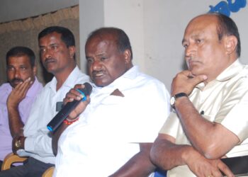 ಸಂವಿಧಾನದತ್ತವಾಗಿ ಪ್ರಮಾಣ ಸ್ವೀಕರಿಸಿದ್ದ ಮುಖ್ಯಮಂತ್ರಿಯನ್ನು ಕಾಂಗ್ರೆಸ್ ನಾಯಕರು ಅಬ್ಬೆಪಾರಿಯಂತೆ ನಡೆಸಿಕೊಂಡರು!!