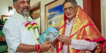 ರಾಜಕೀಯ ಗುರುವಿನ ಆಶೀರ್ವಾದ ಪಡೆದ ಡಿಸಿಎಂ ಡಿಕೆಶಿ