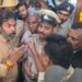 ಕೋಲಾರ ಸಂಸದರ ಕುತ್ತಿಗೆ ಪಟ್ಟಿಗೆ ಕೈಹಾಕಿ ಹೊರದಬ್ಬಿದ ಎಸ್‌ ಪಿ!!