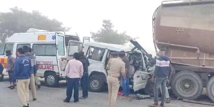 ಚಿಕ್ಕಬಳ್ಳಾಪುರ ಬಳಿ ಭೀಕರ ಅಪಘಾತ; ಆಂಧ್ರದ ಗೊರಂಟ್ಲದ 13 ಜನರ ದುರ್ಮರಣ