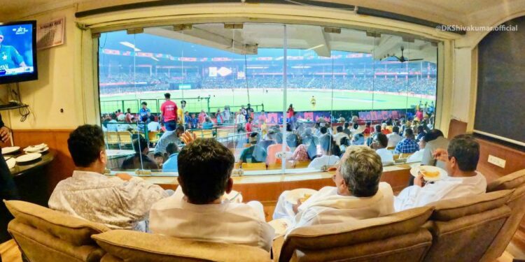 ಜನ ಸಂಕಷ್ಟದಲ್ಲಿದ್ದರೆ ಕರ್ನಾಟಕದ ನೀರೋ ಕ್ರಿಕೆಟ್ ಮ್ಯಾಚ್ ನೋಡುತ್ತಿದ್ದ!!