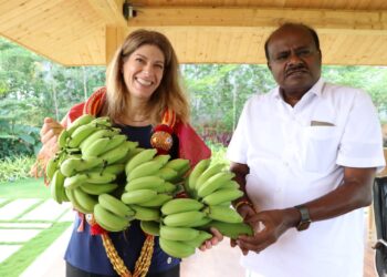 ಹೆಚ್.ಡಿ.ಕುಮಾರಸ್ವಾಮಿ ಅವರ ಬಿಡದಿ ತೋಟದಲ್ಲಿ ಇಸ್ರೇಲ್ ಕಾನ್ಸುಲೇಟ್ ಜನರಲ್ ಟಾಮಿ ಬೆನ್ ರೌಂಡ್ಸ್