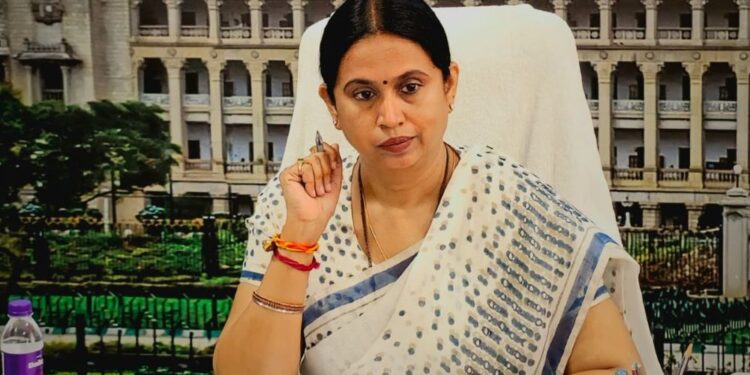 ಗೃಹಲಕ್ಷ್ಮಿ ಯೋಜನೆ ತಾಂತ್ರಿಕ ಸಮಸ್ಯೆ ಬಗೆಹರಿಸಲು ಸಚಿವೆ ಲಕ್ಷ್ಮೀ ಹೆಬ್ಬಾಳಕರ್ ತಾಕೀತು