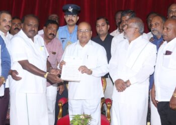 ಬರ ಪರಿಸ್ಥಿತಿ ನಿರ್ವಹಣೆಯಲ್ಲಿ ಸರಕಾರ ಪೂರ್ಣ ವಿಫಲ; ರಾಜ್ಯಪಾಲರಿಗೆ ದೂರು ಕೊಟ್ಟ ಹೆಚ್.ಡಿ.ಕುಮಾರಸ್ವಾಮಿ
