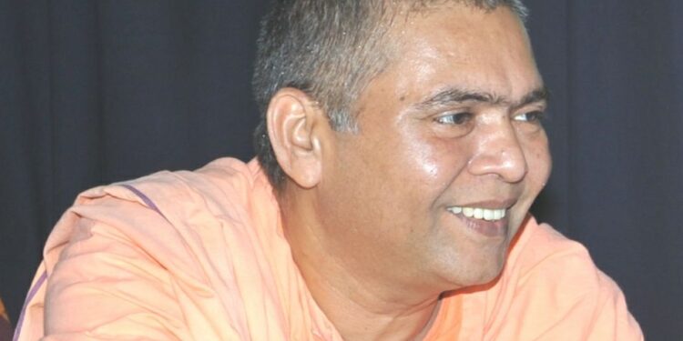 ನಿಡುಮಾಮಿಡಿ ಶ್ರೀಗಳು: ಕಾವಿಯೊಳಗೆ ನಿಗಿನಿಗಿ ಹೊಳೆಯುವ ಕೆಂಪುಸೂರ್ಯ