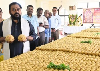 ವಿಧಾನ ಪರಿಷತ್‌ ಸದಸ್ಯ ಟಿ.ಎ.ಶರವಣ ಅವರಿಂದ ವೈಕುಂಠ ಏಕಾದಶಿಗೆ ಒಂದು ಲಕ್ಷ ಲಡ್ಡು ಪ್ರಸಾದ
