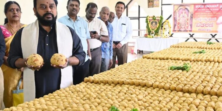 ವಿಧಾನ ಪರಿಷತ್‌ ಸದಸ್ಯ ಟಿ.ಎ.ಶರವಣ ಅವರಿಂದ ವೈಕುಂಠ ಏಕಾದಶಿಗೆ ಒಂದು ಲಕ್ಷ ಲಡ್ಡು ಪ್ರಸಾದ