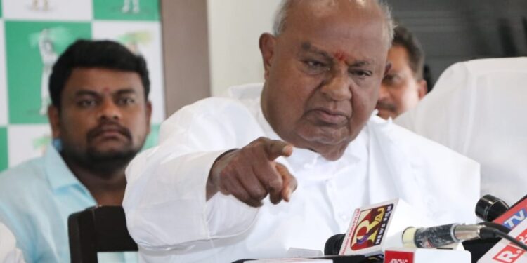 ಸಿದ್ದರಾಮಯ್ಯ ಅವರು ಎಷ್ಟು ವರ್ಷ ಆಳಿದರೂ ಆ  ಕಪ್ಪುಚುಕ್ಕೆಯಿಂದ ಹೊರೆಗೆ ಬರಲು ಸಾಧ್ಯವಿಲ್ಲ ಎಂದು ದೇವೇಗೌಡರು ಹೇಳಿದ್ದು ಯಾಕೆ?