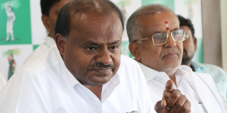ಪ್ರತಾಪ್ ಸಿಂಹ ಸಹೋದರನ ಪ್ರಕರಣ; ಬೀಟೆ ಮರ ಕಡಿಸಿ ವಿಕ್ರಮಸಿಂಹ ಜಾಗದಲ್ಲಿಹಾಕುವಂತೆ ಅರಣ್ಯಾಧಿಕಾರಿಗಳಿಗೆ  ಮುಖ್ಯಮಂತ್ರಿ ತಾಕೀತು!!!