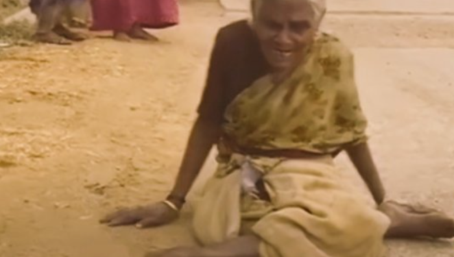 ಮಾಸಾಶನಕ್ಕಾಗಿ 5 ಕಿ.ಮೀ. ದೂರ ತೆವಳಿದ ಸಾಗಿದ ವೃದ್ಧೆ