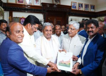ಜಾತಿಗಣತಿ ವರದಿ ಪರಿಶೀಲನೆಗೆ ಸಂಪುಟ ಉಪಸಮಿತಿ?; ಮುಖ್ಯಮಂತ್ರಿ ಸಿದ್ದರಾಮಯ್ಯ ಅವರತ್ತ ಎಲ್ಲರ ಚಿತ್ತ