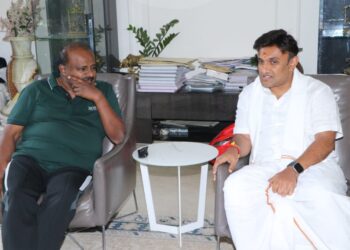 ದಳಪತಿಗಳನ್ನು ಭೇಟಿಯಾದ ಡಾ.ಕೆ.ಸುಧಾಕರ್; ಸುಸೂತ್ರ ಚುನಾವಣೆ ಬಗ್ಗೆ ಸಮಾಲೋಚನೆ