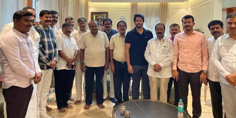 ಲೋಕಸಭೆ ಚುನಾವಣೆ: ಚಿಕ್ಕಬಳ್ಳಾಪುರ ಕ್ಷೇತ್ರದ ಮುಖಂಡರ ಸಭೆ ನಡೆಸಿದ ಕುಮಾರಸ್ವಾಮಿ