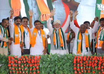 ಕಾಂಗ್ರೆಸ್‌ ಚೊಂಬು ಜಾಹೀರಾತು; ಚಿಕ್ಕಬಳ್ಳಾಪುರದಲ್ಲಿ ಬೆಂಕಿ ಮಳೆ ಸುರಿಸಿದ ಹೆಚ್.ಡಿ.ದೇವೇಗೌಡರು