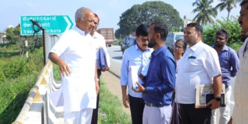 ಬಾಗೇಪಲ್ಲಿ, ಚಿಕ್ಕಬಳ್ಳಾಪುರ ವ್ಯಾಪ್ತಿ ಕೆರೆ ಪ್ರದೇಶಗಳಿಗೆ ಬೋಸರಾಜು ಭೇಟಿ; ಅಚ್ಚರಿ ತಂದ ಸಚಿವರ ನಡೆ