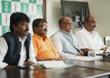 ದಸರಾದಲ್ಲಿ ದಲಿತ ಮಂತ್ರಿಗಳಿಗೆ ಅವಮಾನ; ಪ್ರಿಯಾಂಕ್ ಖರ್ಗೆ ನೈತಿಕ ಹೊಣೆ ಹೊರಬೇಕು ಎಂದ JDS