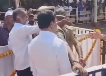 ರಾಜೀನಾಮೆ ಕೊಟ್ಟು ಹೊರಬನ್ನಿ; ಅಪಮಾನಿತ ದಲಿತ ಸಚಿವರಿಗೆ #Jds ಕಿವಿಮಾತು