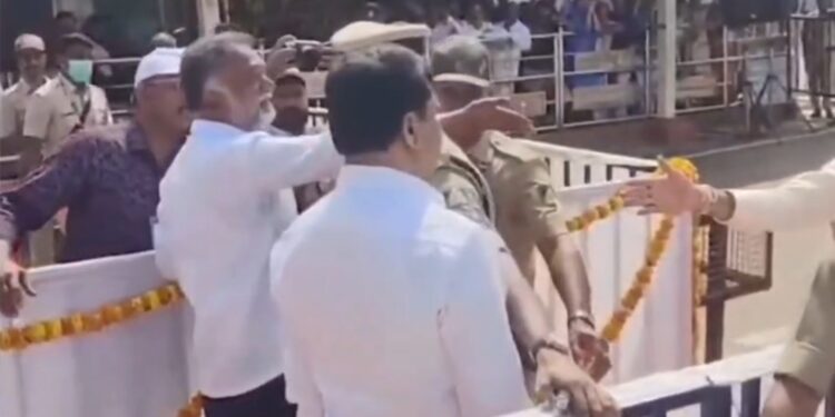 ರಾಜೀನಾಮೆ ಕೊಟ್ಟು ಹೊರಬನ್ನಿ; ಅಪಮಾನಿತ ದಲಿತ ಸಚಿವರಿಗೆ #Jds ಕಿವಿಮಾತು